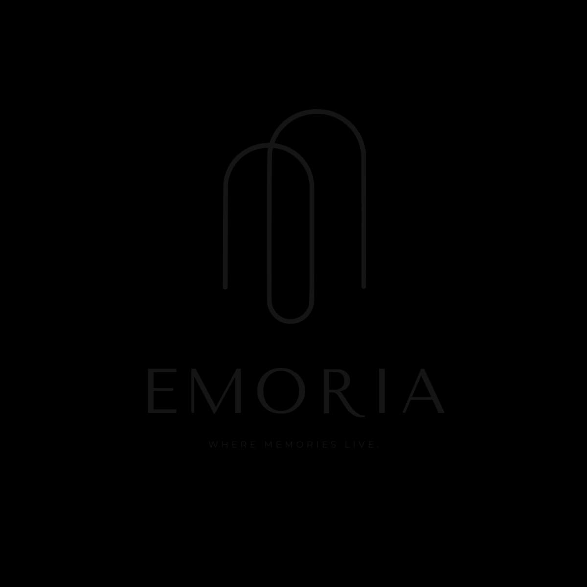 Le logo Emoria : deux arches entrelacées au-dessus du mot-symbole et de la baseline « Where memories live ».